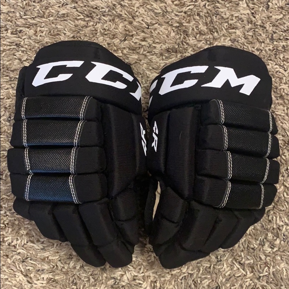 Hockey gloves